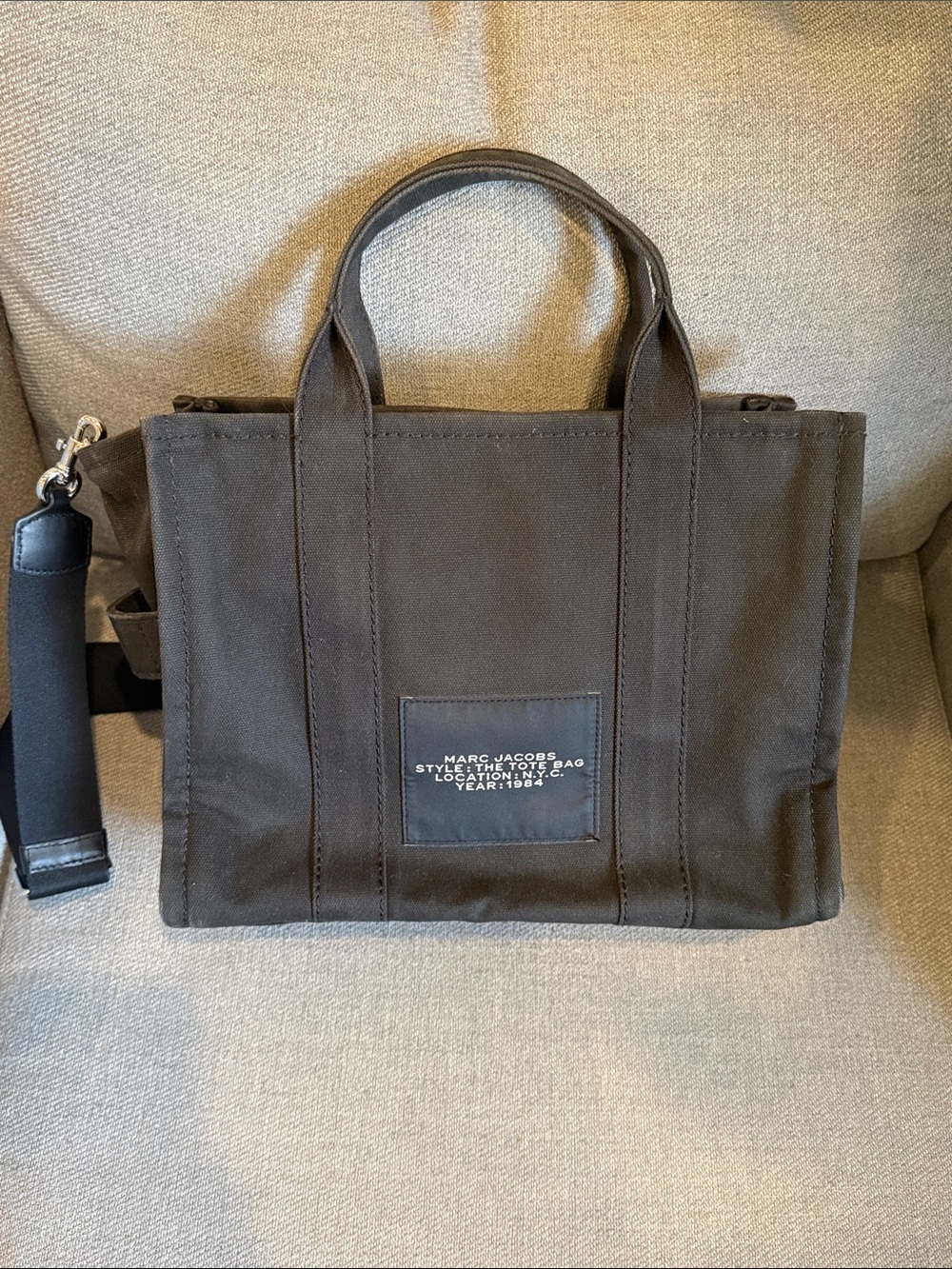 Marc Jacobs Black 'The Tote Bag' Medium Canvas Tote - Picture 6 of 8